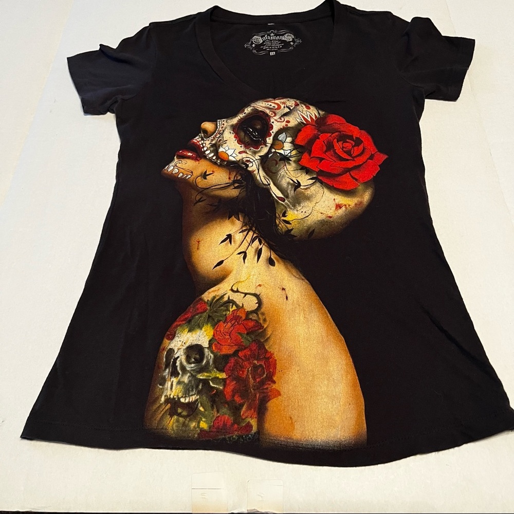 Infamous‎ Womens Size Medium Black Skull Tattoo Roses Short Sleeve Shirt V-neck